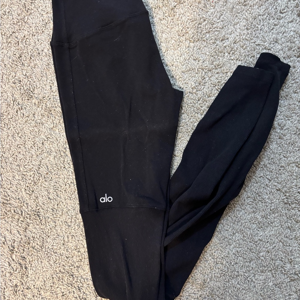 ALO Yoga Black Leggings Sleek Full-Length Athletic Wear